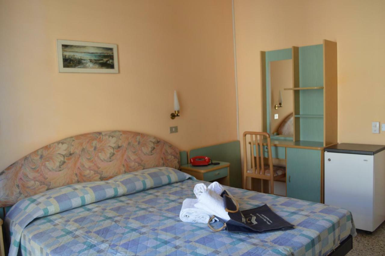 Hotel Lauretta Bellaria-Igea Marina Exterior foto